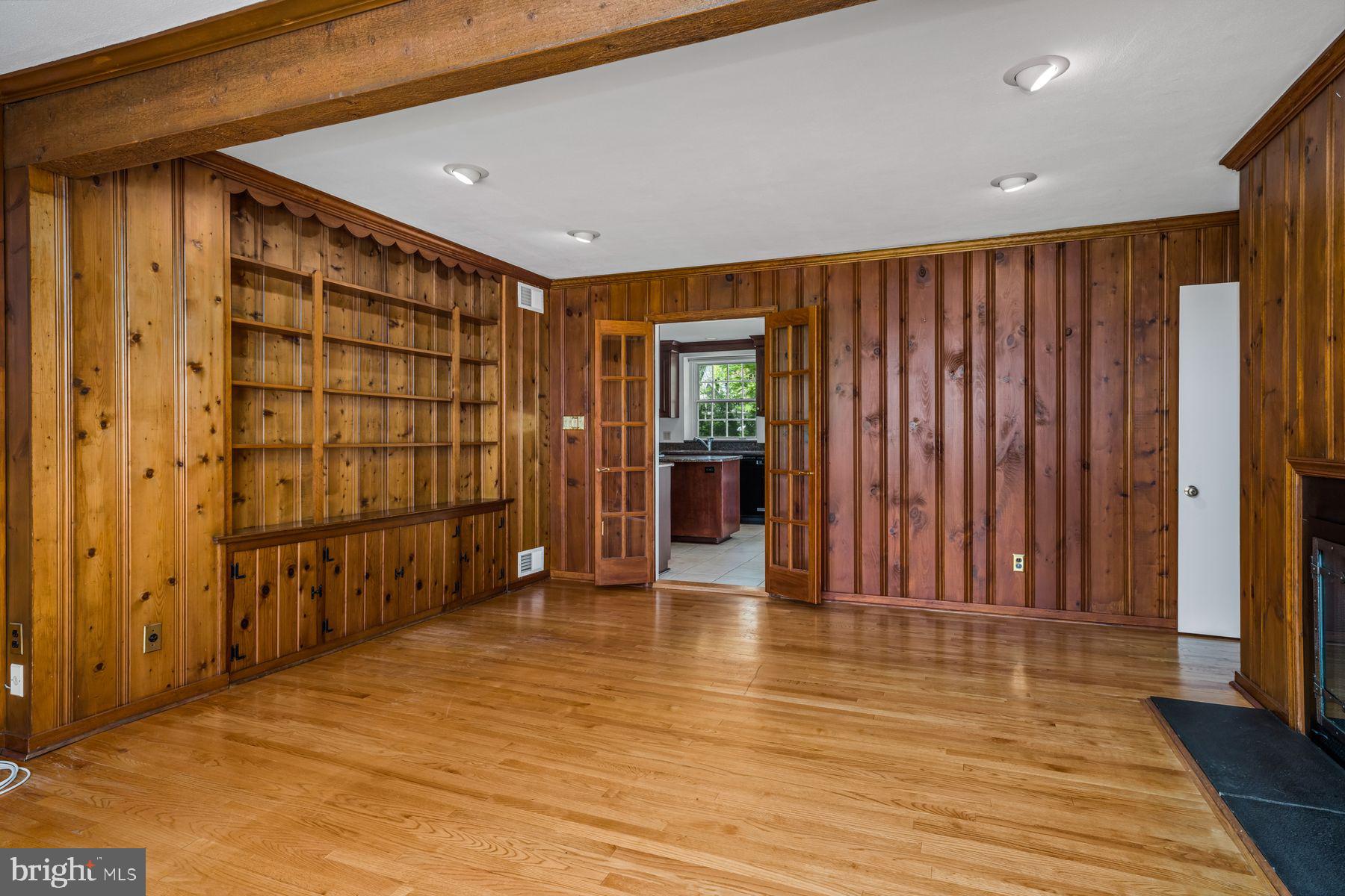 828 Merion Square ROAD