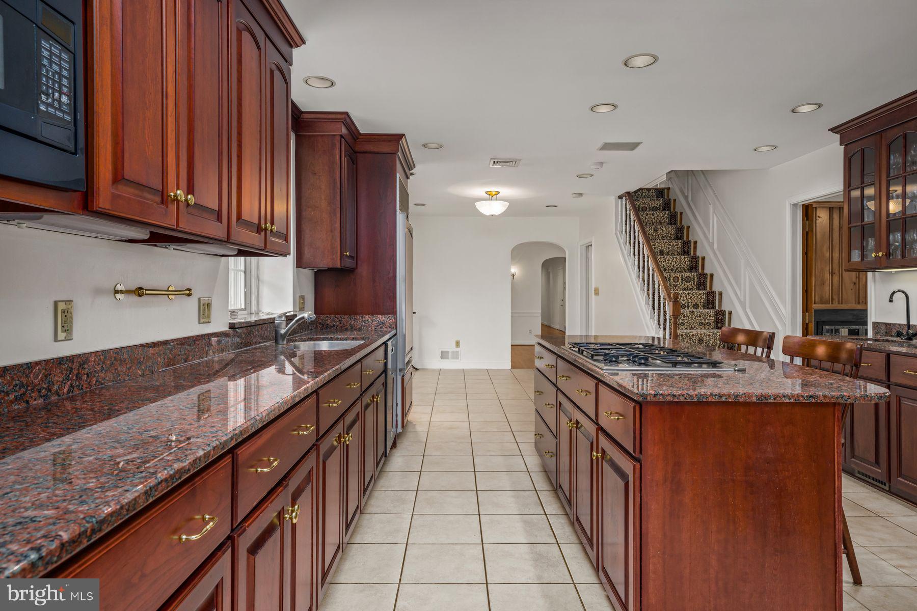 828 Merion Square ROAD