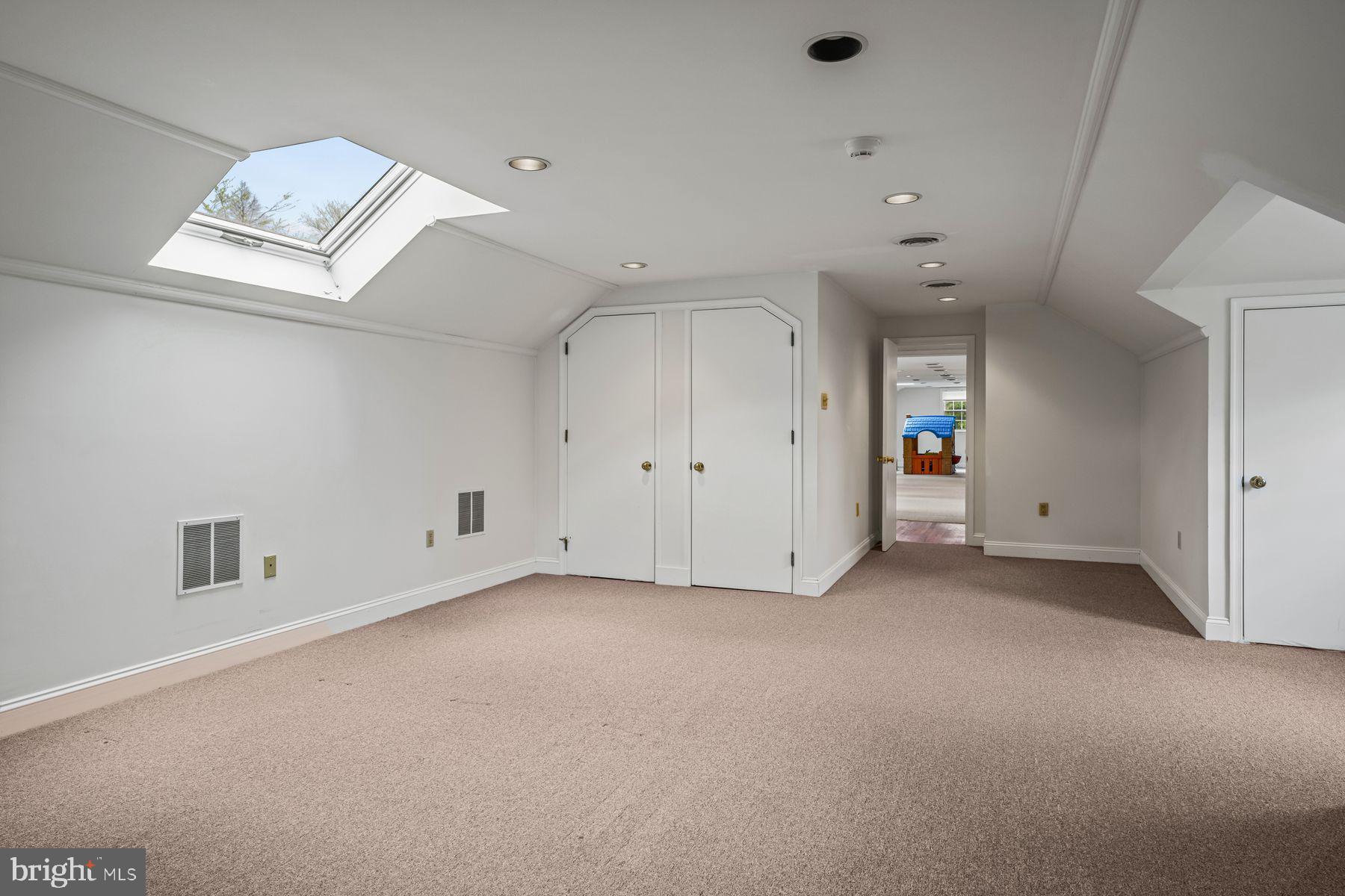 828 Merion Square ROAD