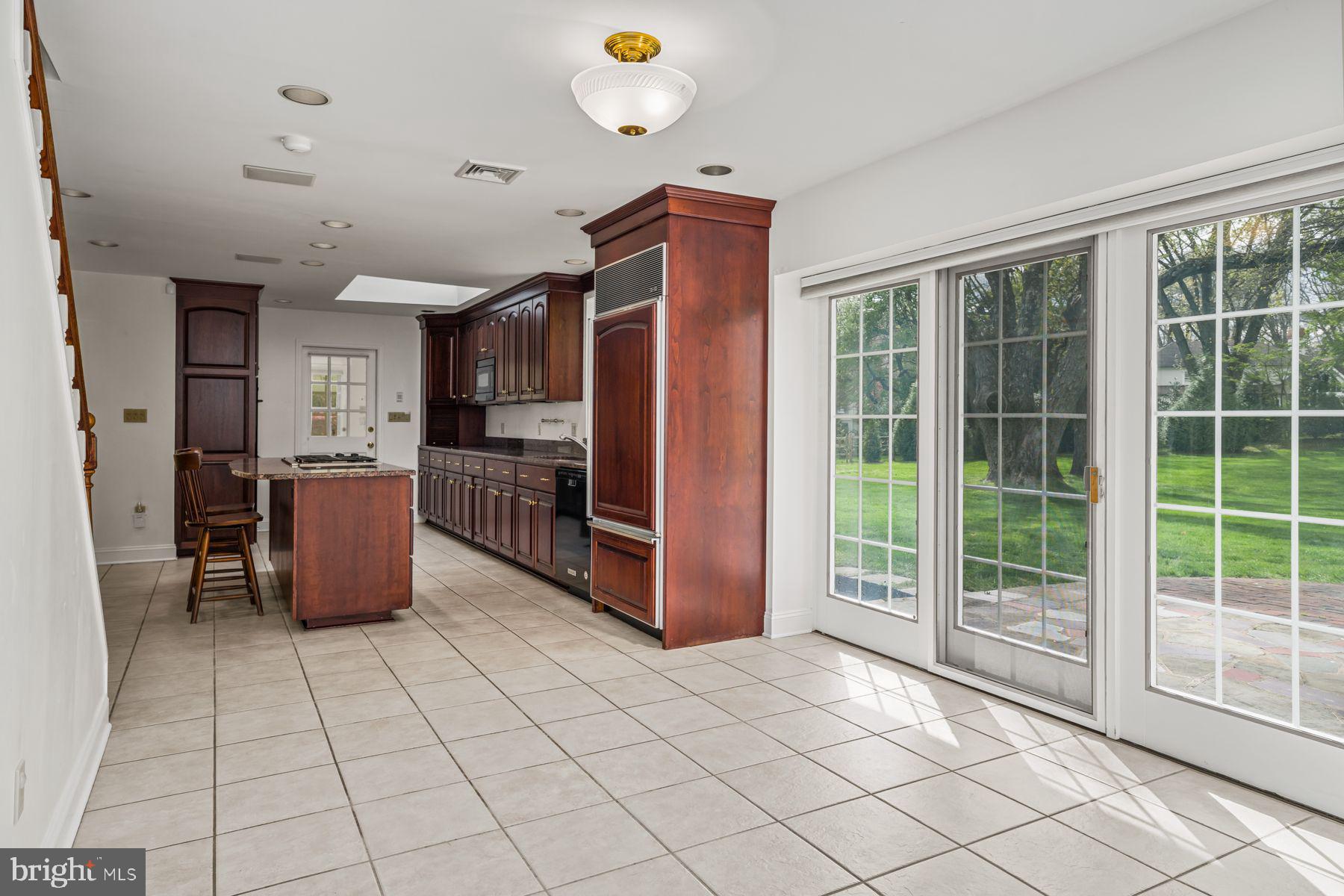 828 Merion Square ROAD