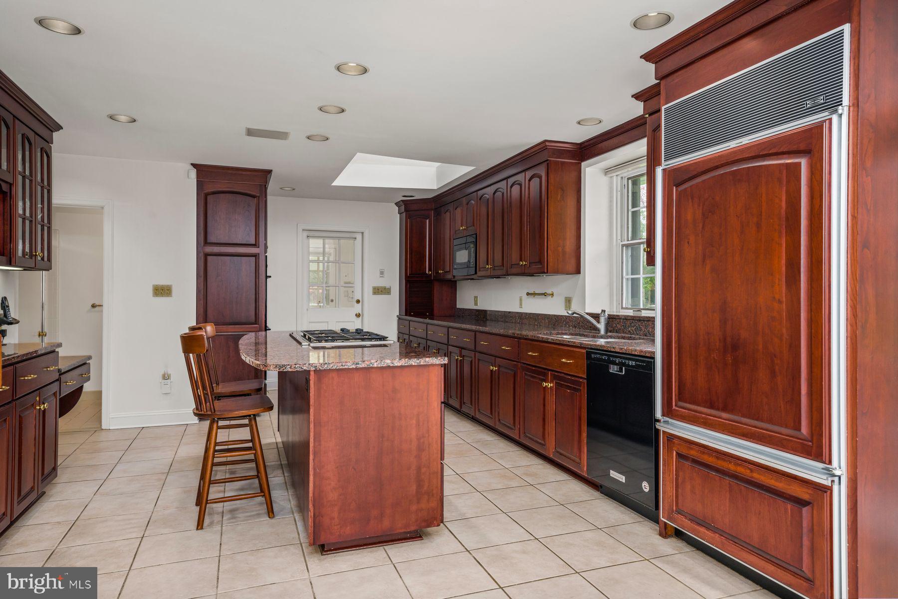 828 Merion Square ROAD