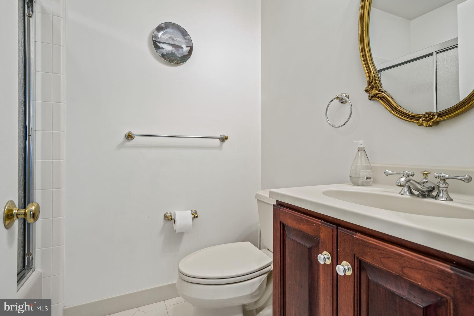 828 Merion Square ROAD