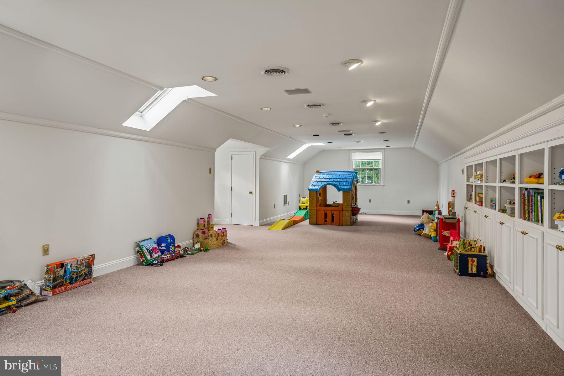 828 Merion Square ROAD