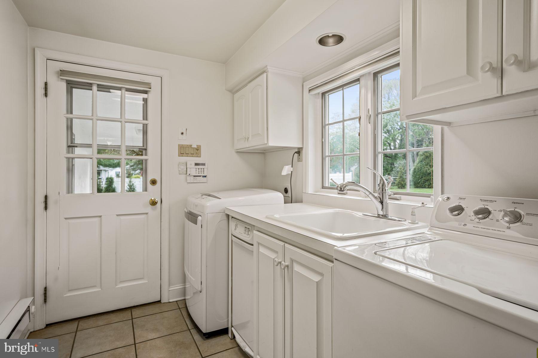 828 Merion Square ROAD