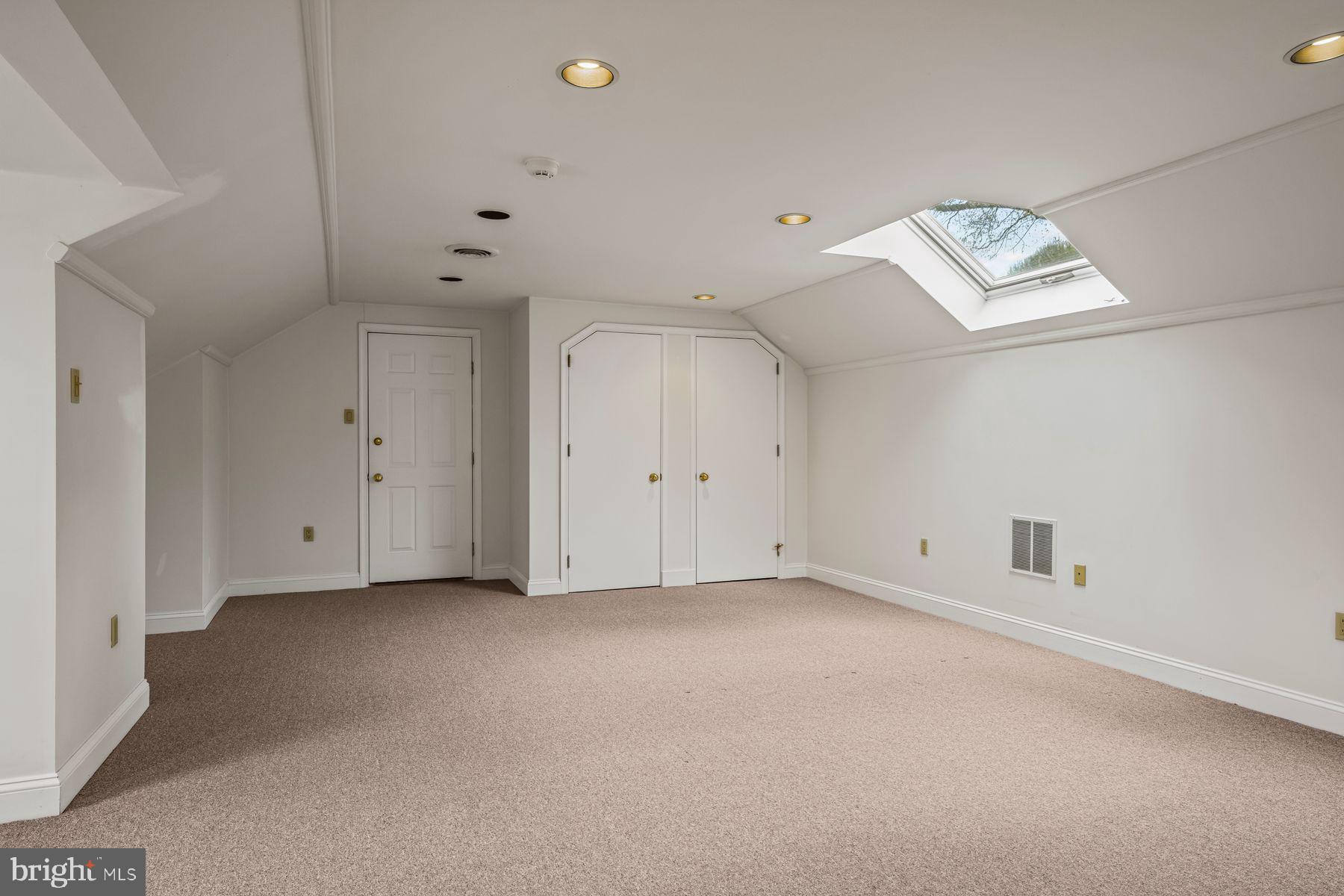 828 Merion Square ROAD