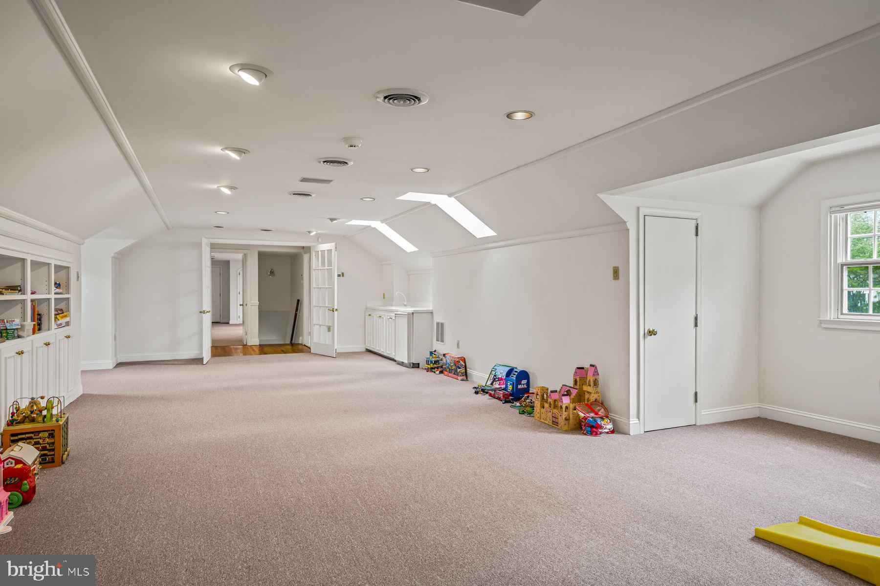 828 Merion Square ROAD