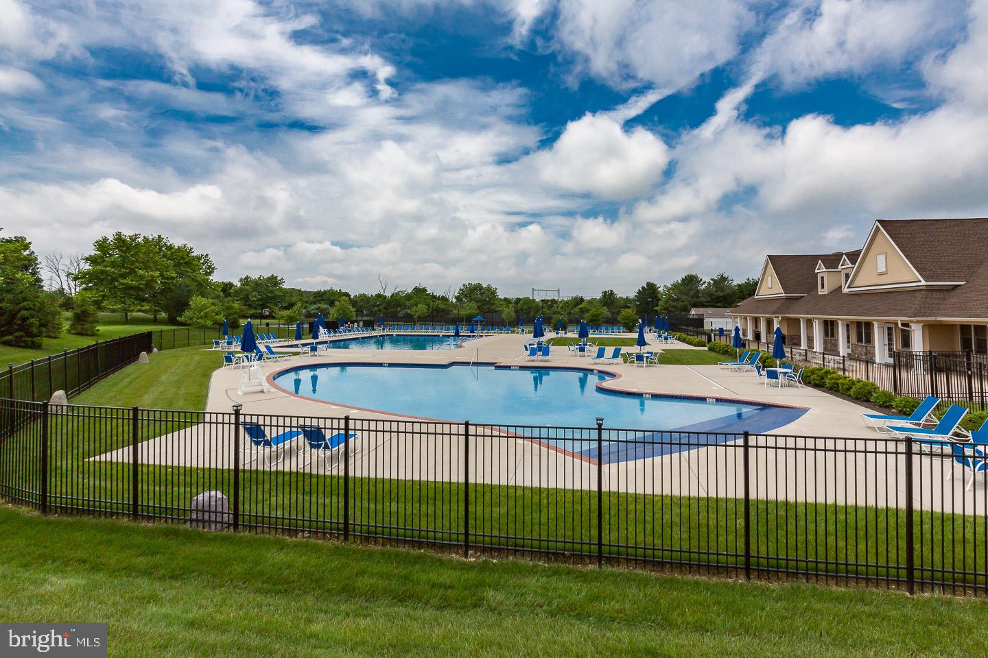 129 Canterbury Ln