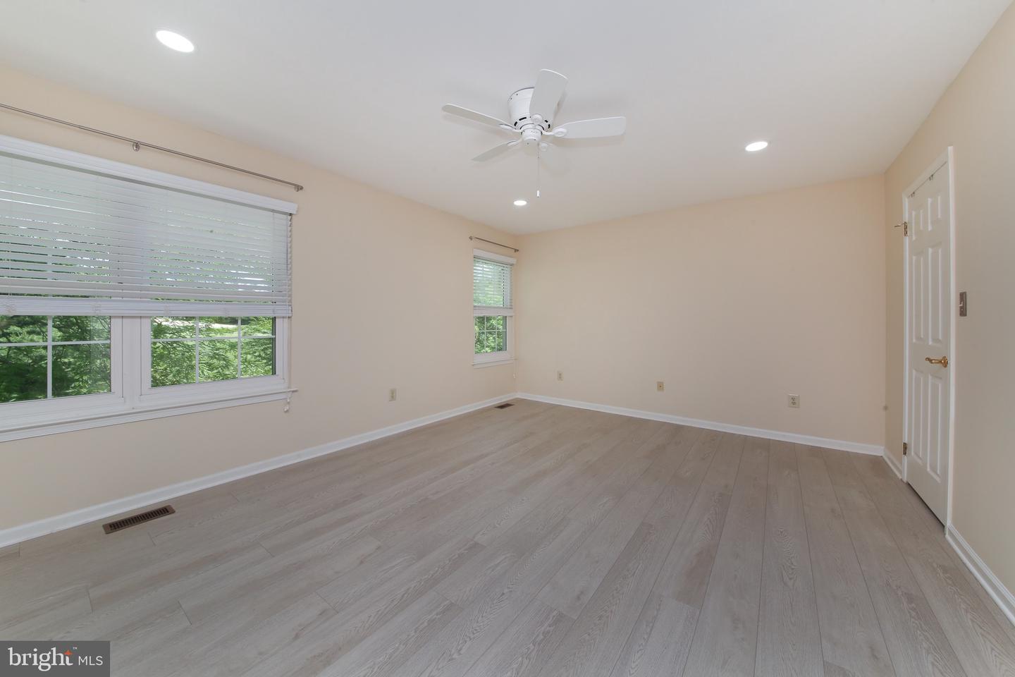 129 Canterbury Ln