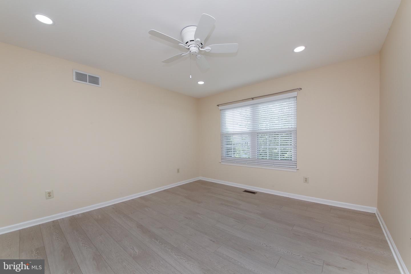 129 Canterbury Ln