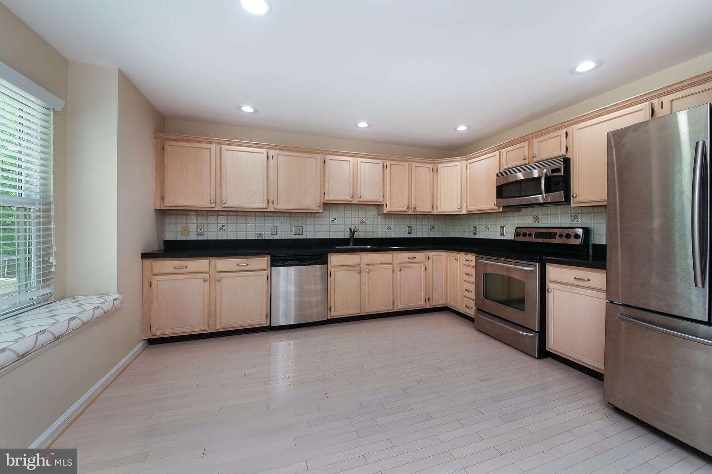 129 Canterbury Ln
