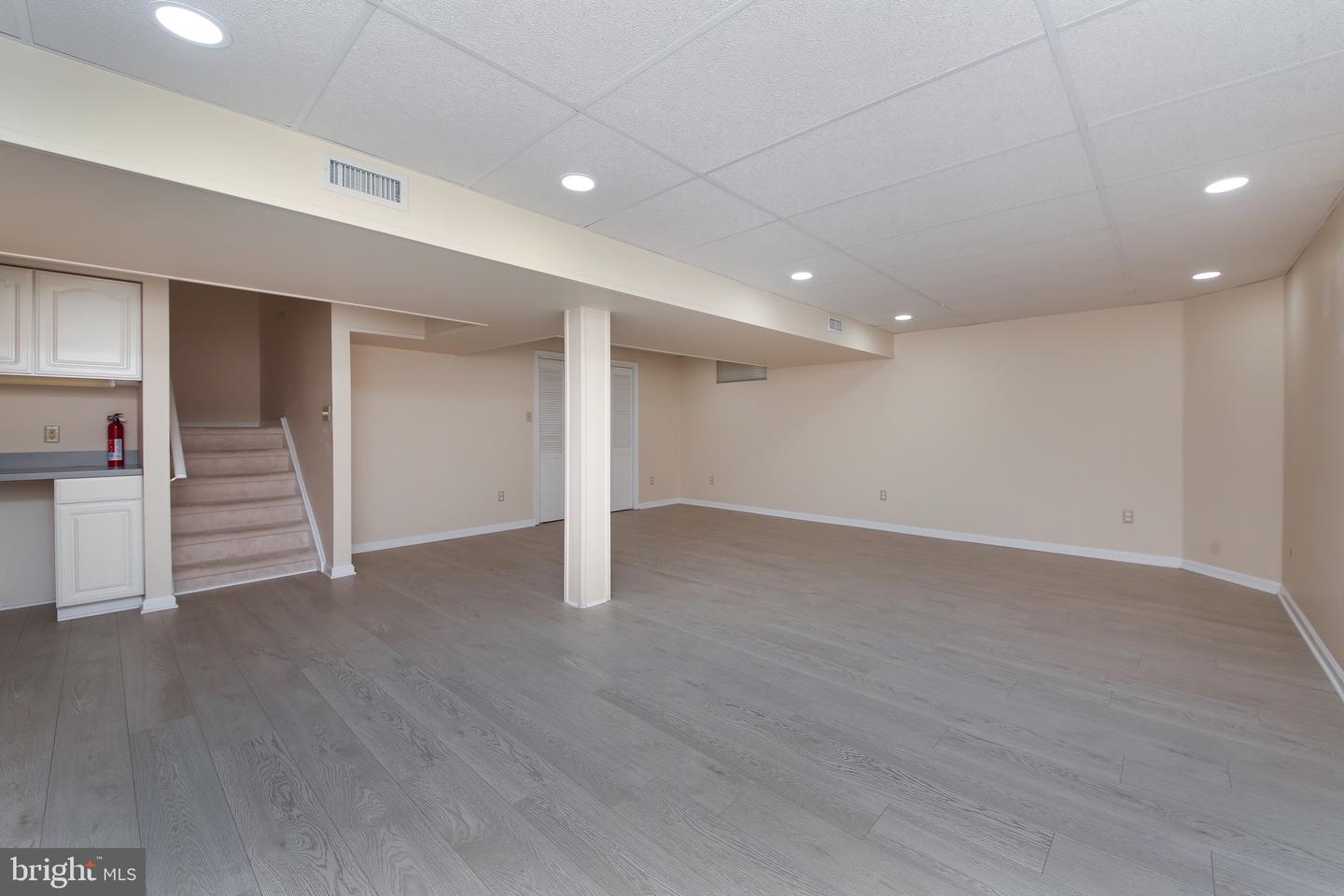 129 Canterbury Ln