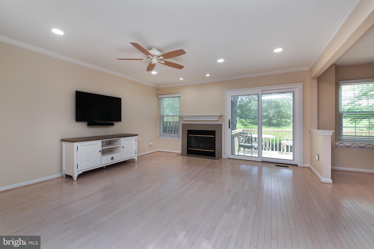 129 Canterbury Ln