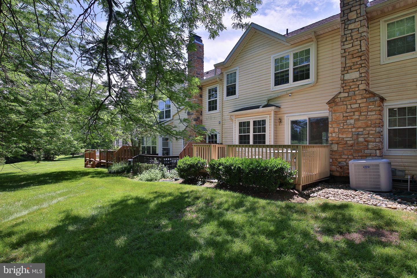 129 Canterbury Ln
