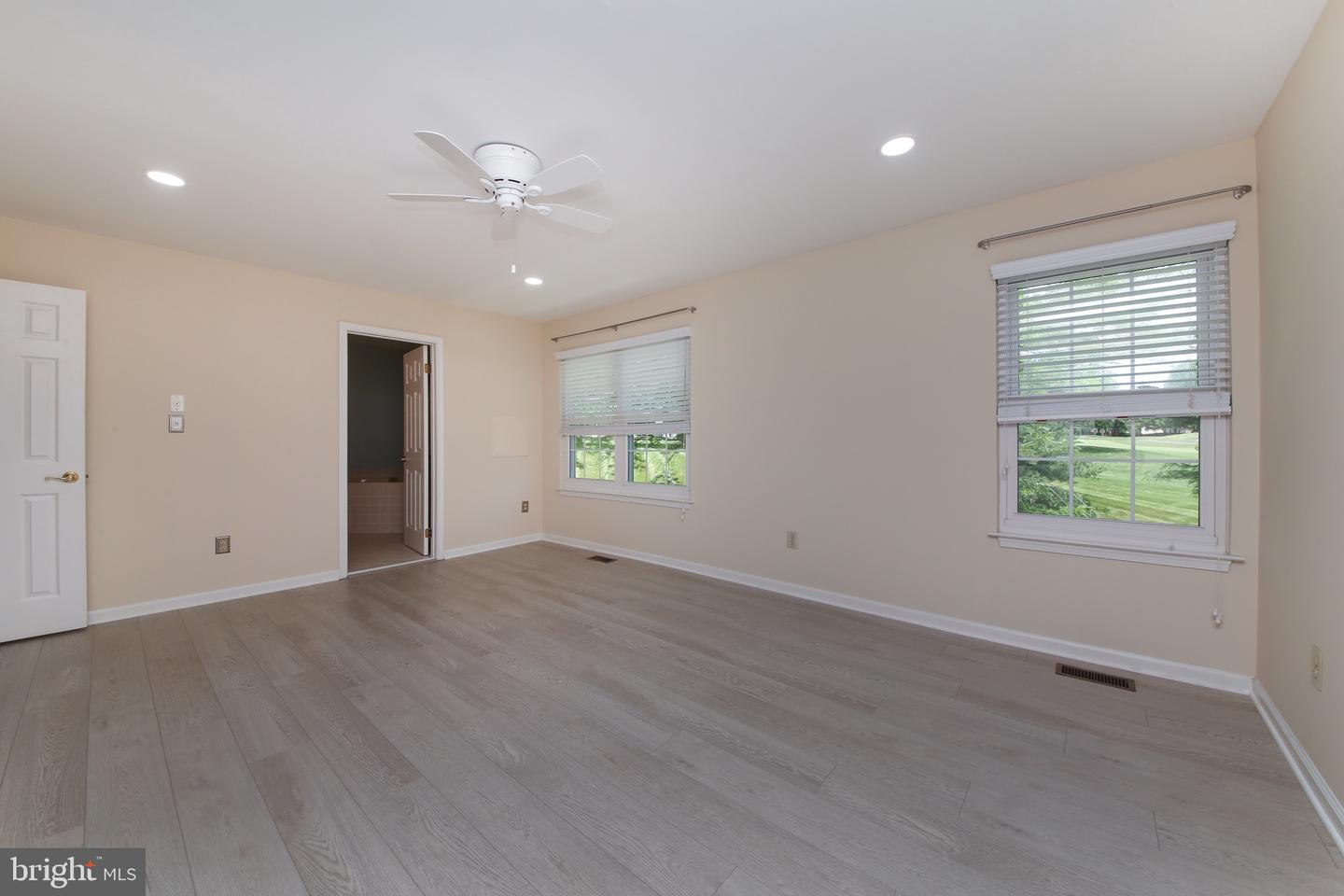 129 Canterbury Ln