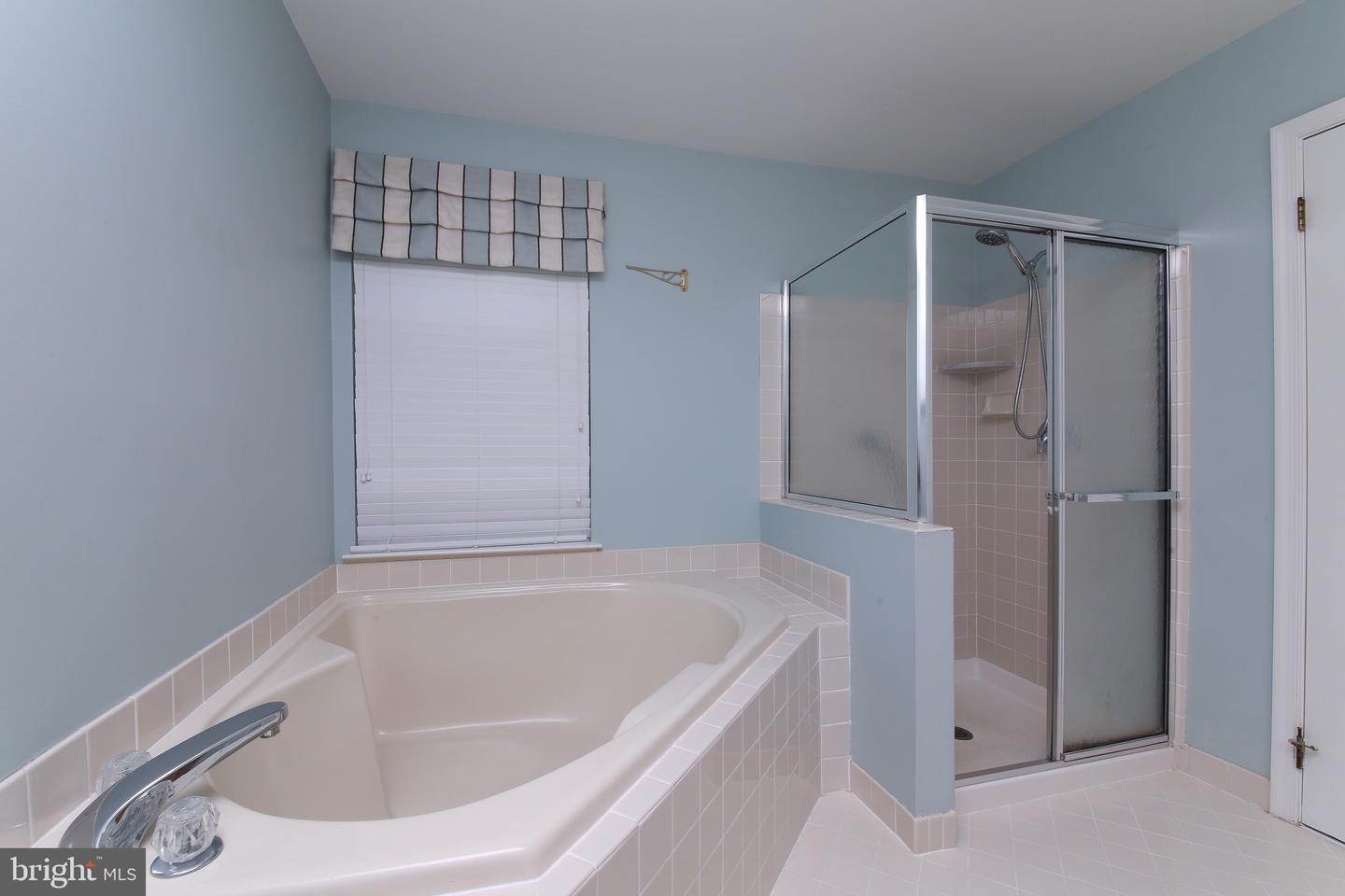 129 Canterbury Ln
