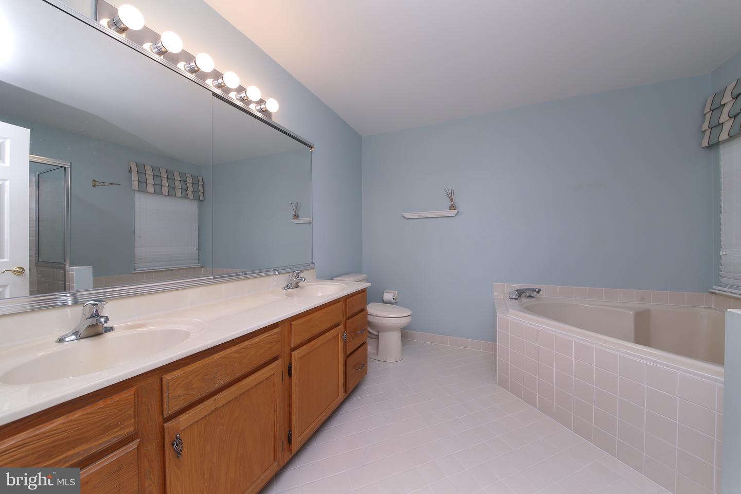129 Canterbury Ln