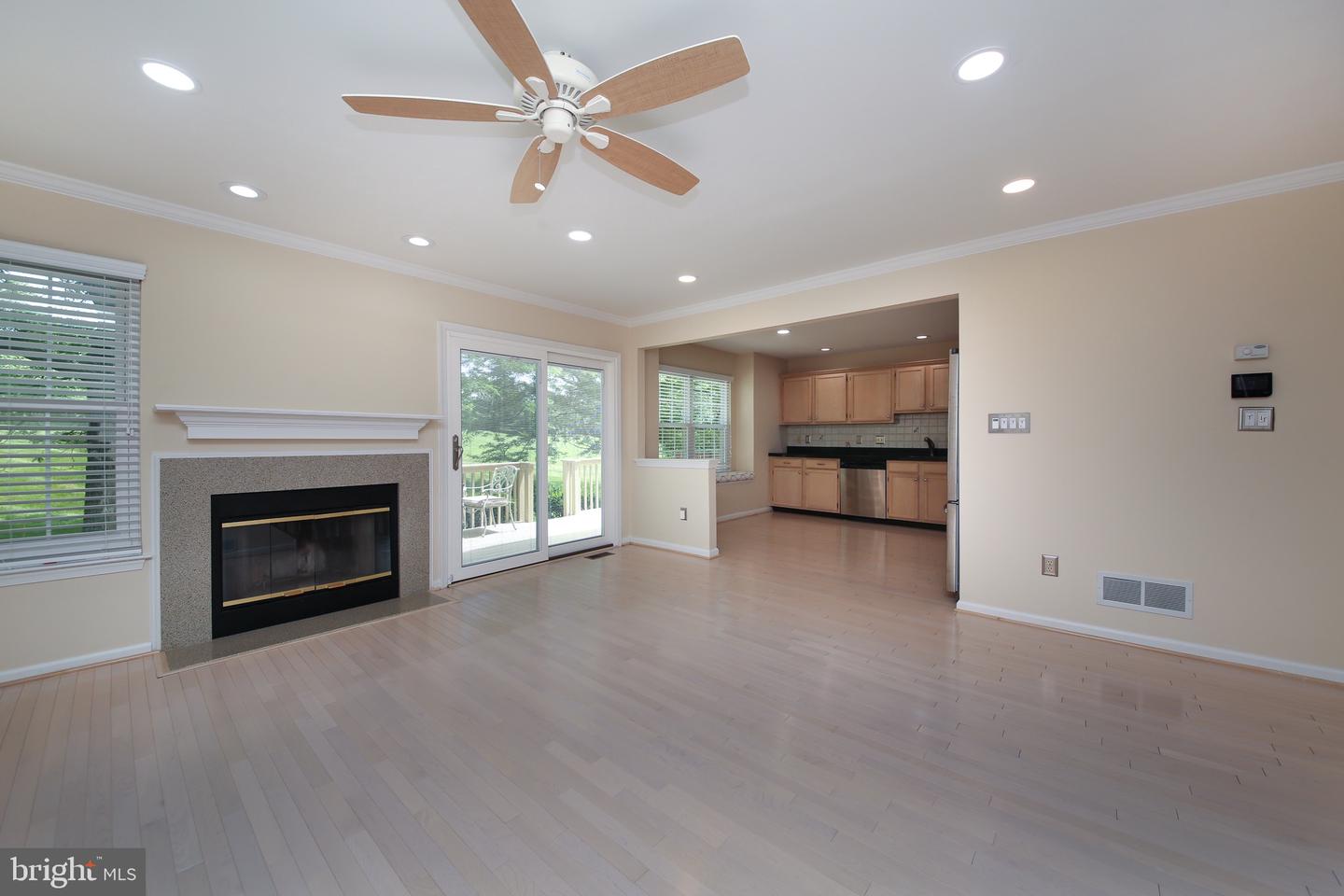 129 Canterbury Ln