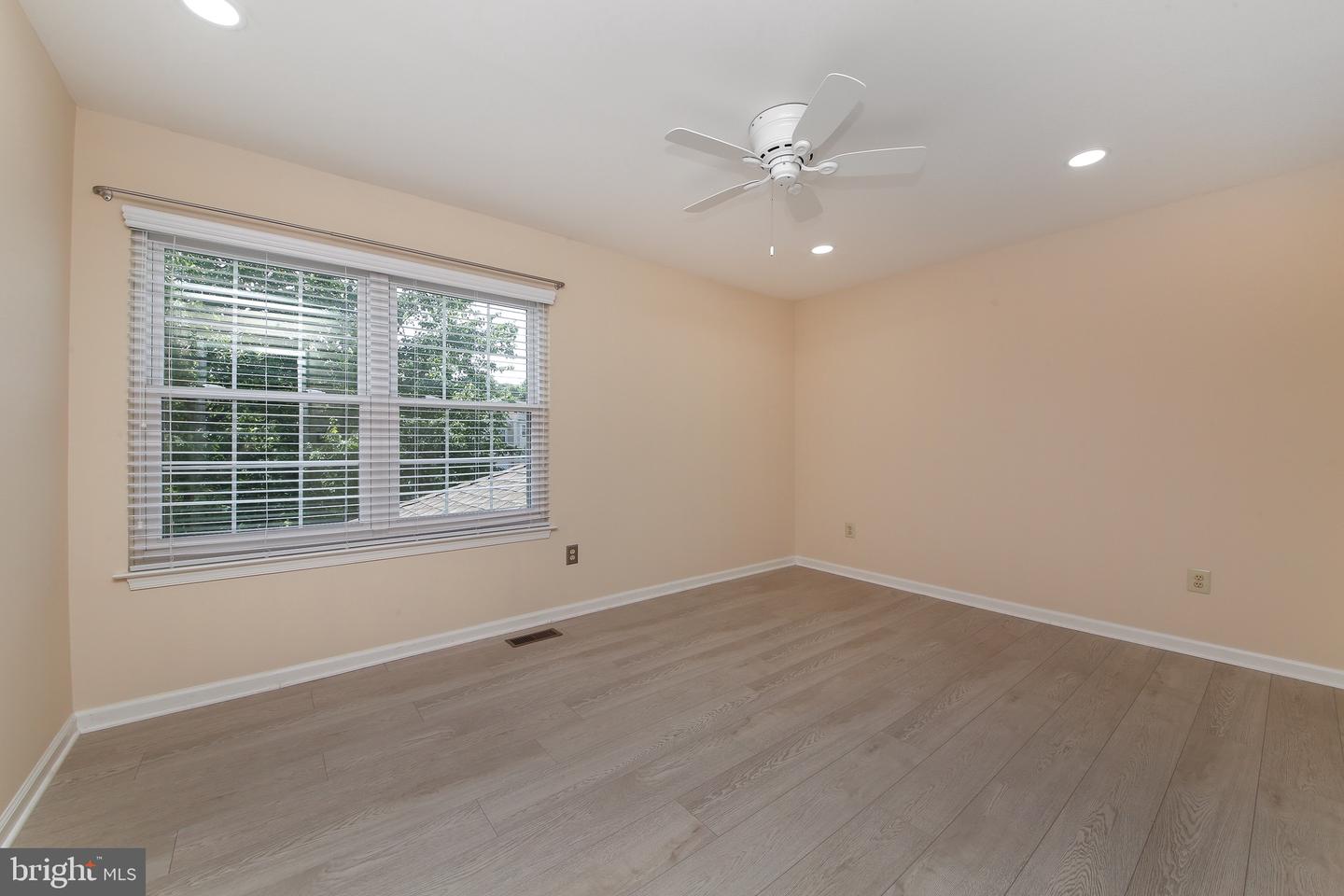 129 Canterbury Ln