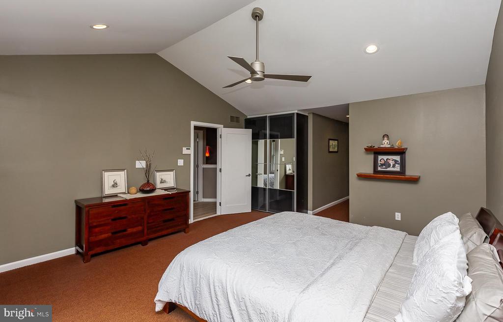 107 Gleneagles Dr