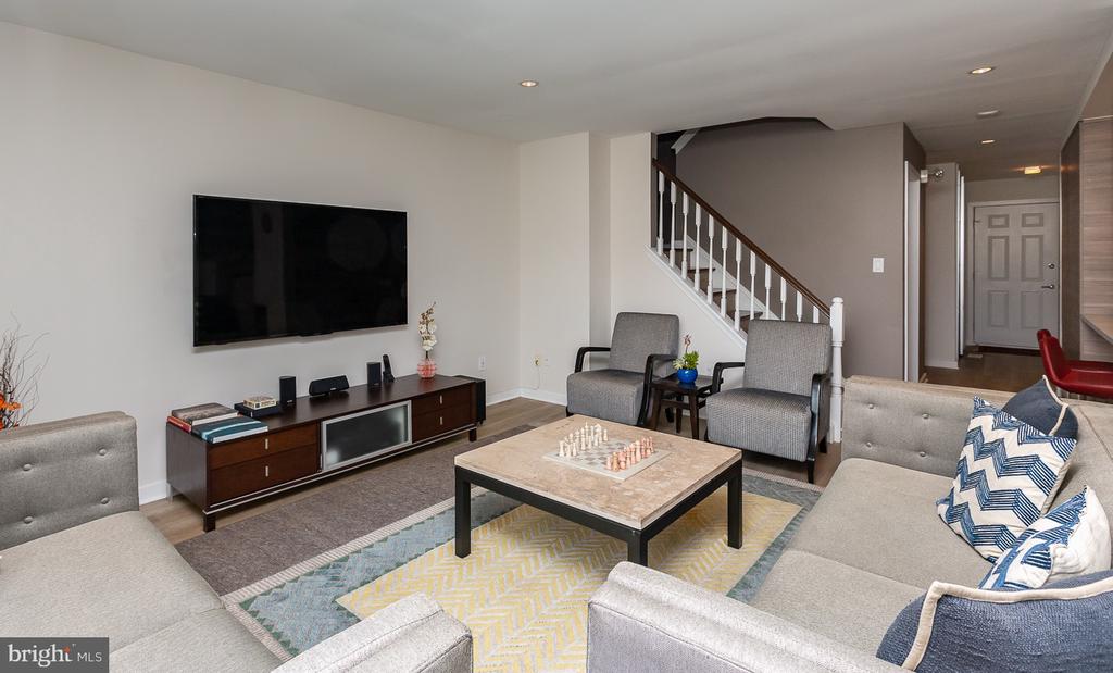 107 Gleneagles Dr