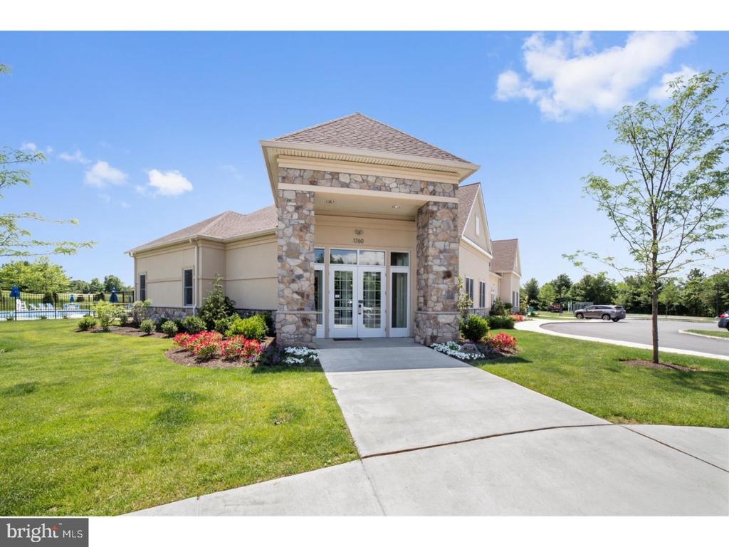 107 Gleneagles Dr