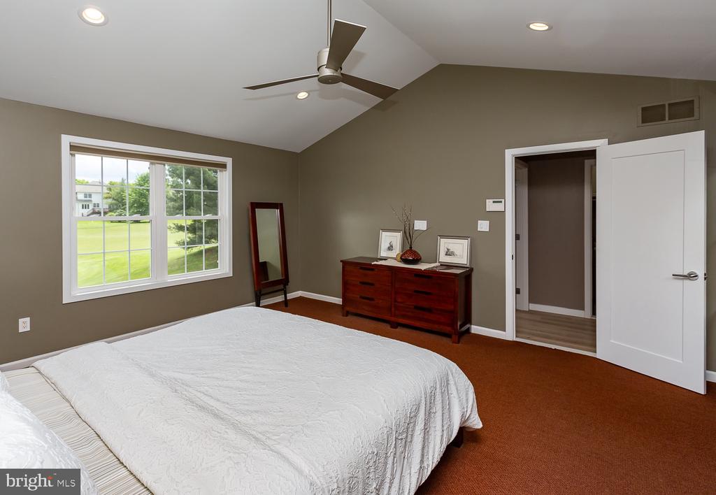 107 Gleneagles Dr