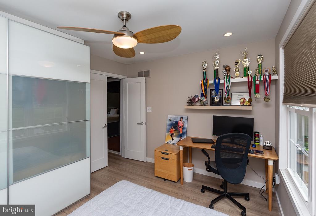 107 Gleneagles Dr