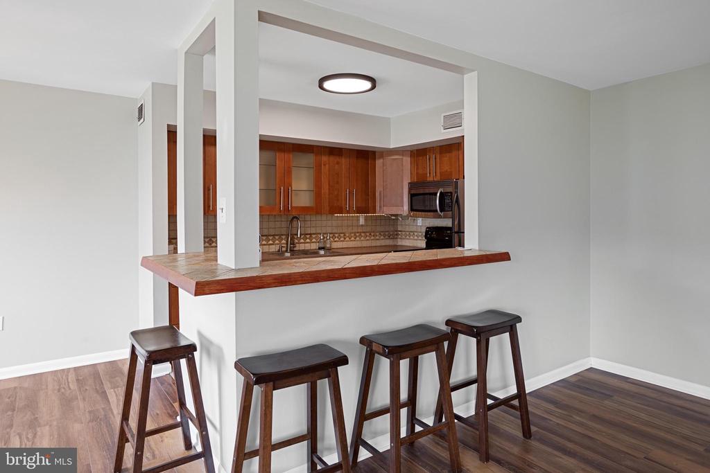 708 Continental Dr #Condo 240