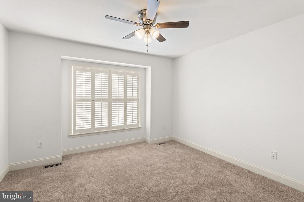 125 Sawgrass Dr