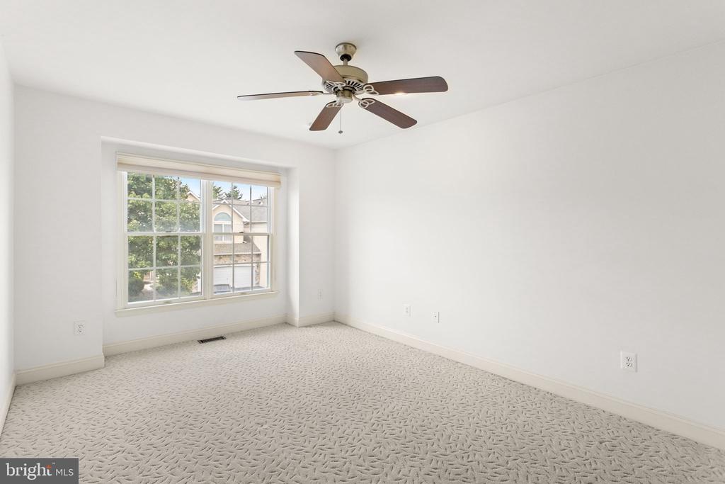 125 Sawgrass Dr