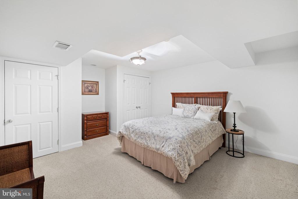 705 Broadmoor Dr