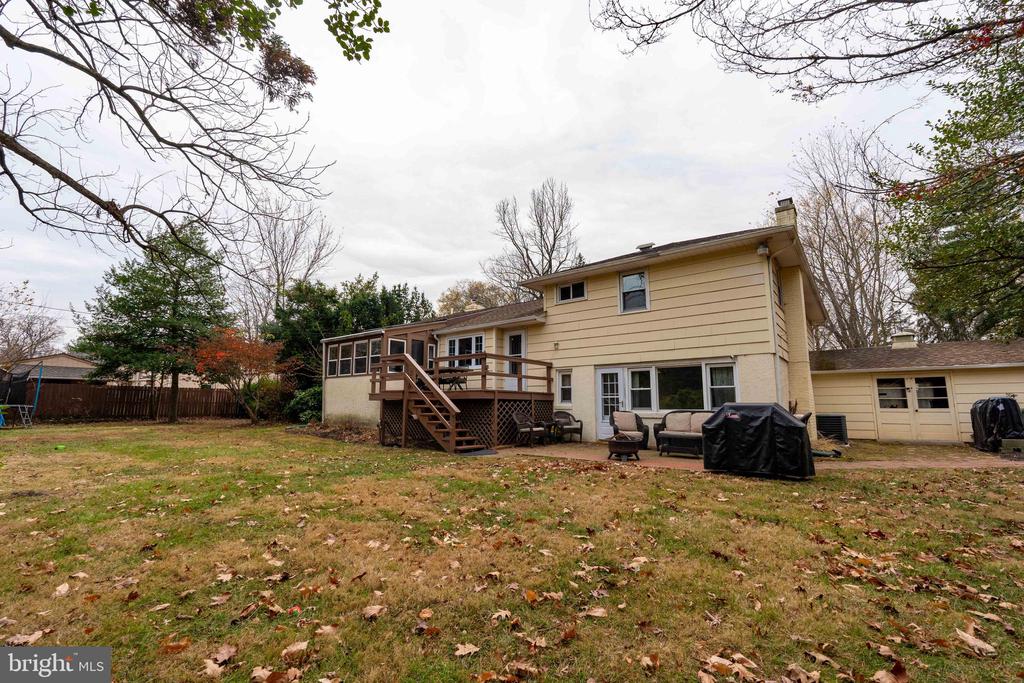 305 Llewellyn Rd