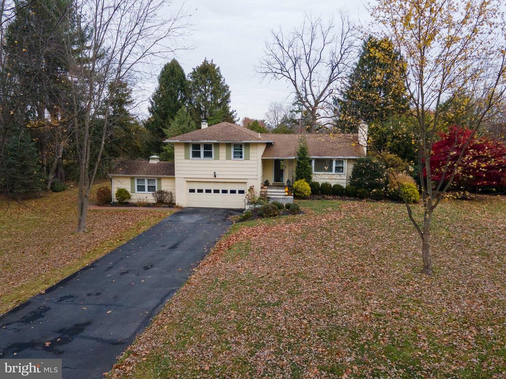 305 Llewellyn Rd
