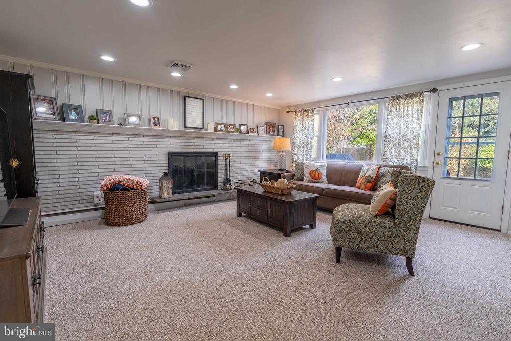 305 Llewellyn Rd