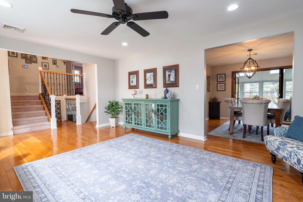 305 Llewellyn Rd
