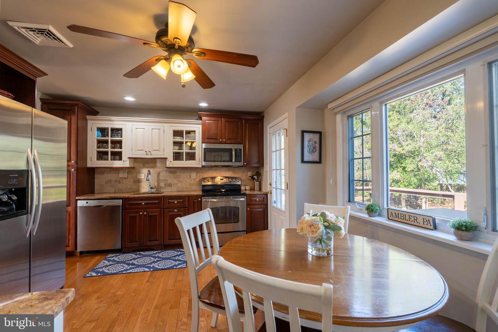 305 Llewellyn Rd