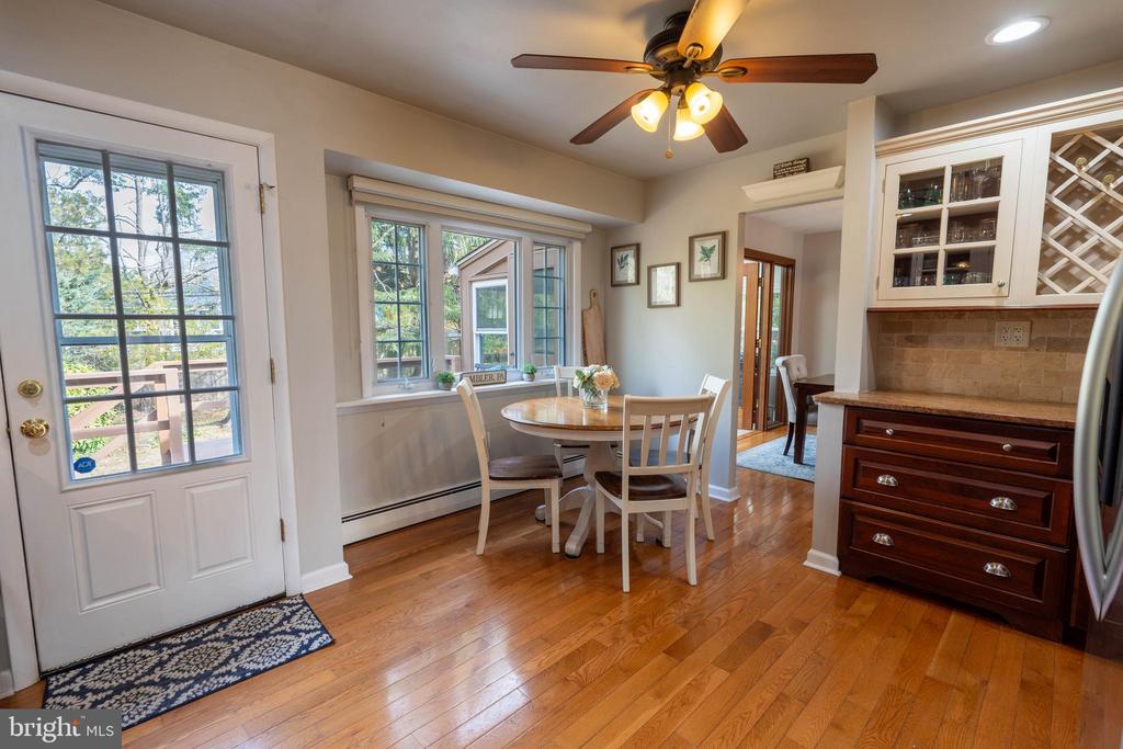 305 Llewellyn Rd