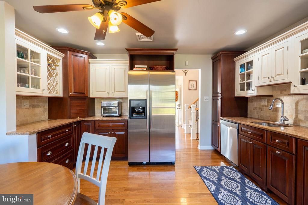305 Llewellyn Rd