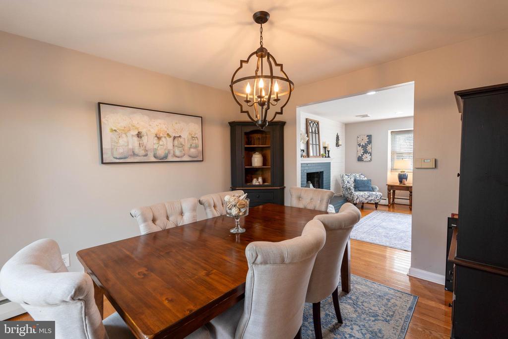 305 Llewellyn Rd