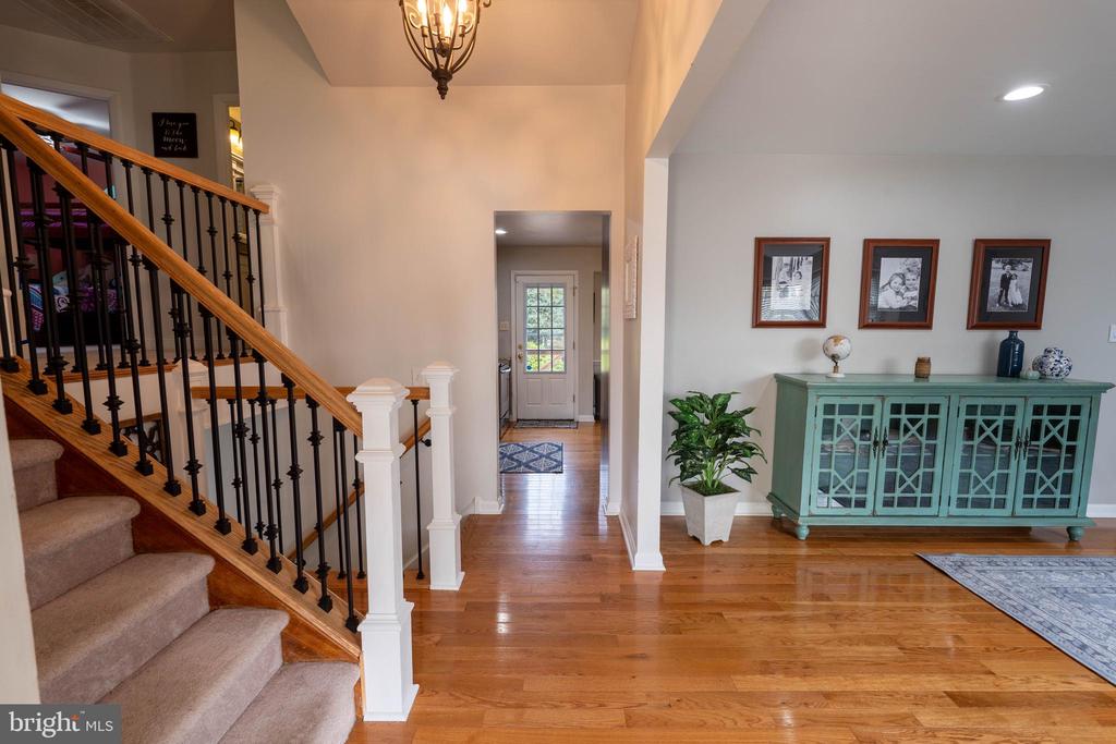 305 Llewellyn Rd