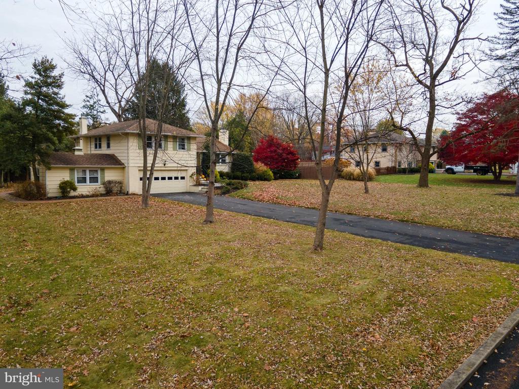 305 Llewellyn Rd
