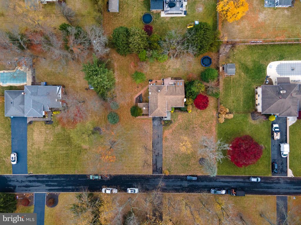 305 Llewellyn Rd