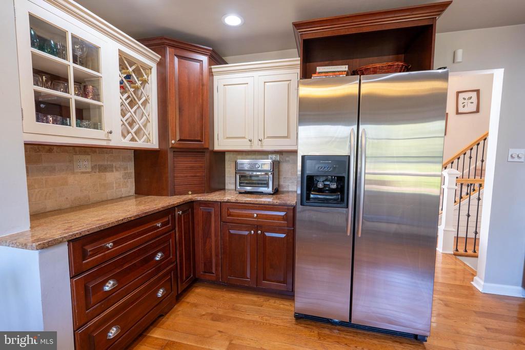 305 Llewellyn Rd