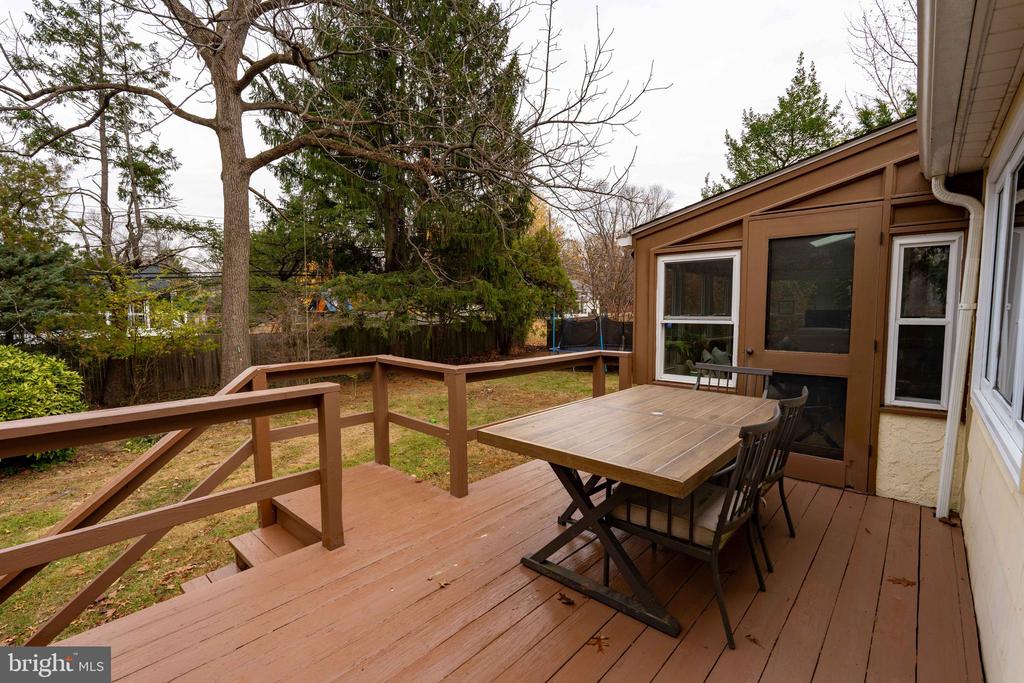 305 Llewellyn Rd
