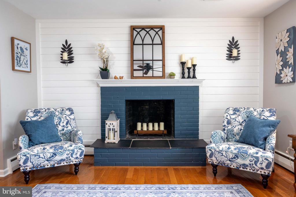 305 Llewellyn Rd