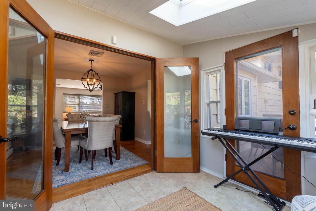 305 Llewellyn Rd