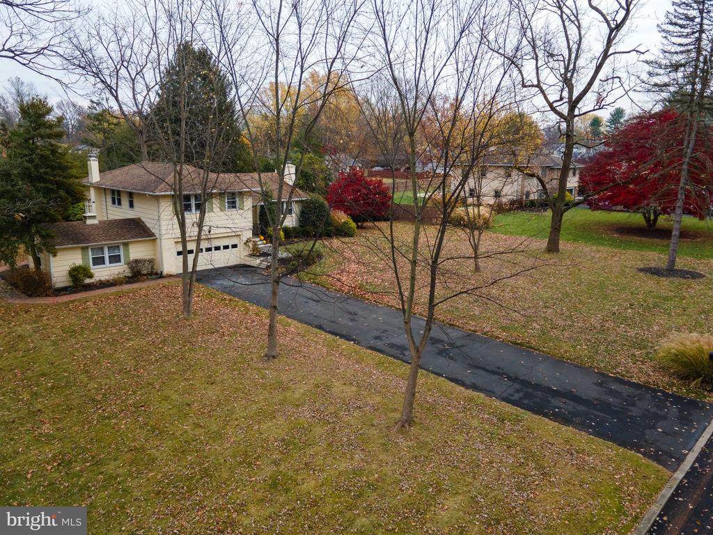 305 Llewellyn Rd