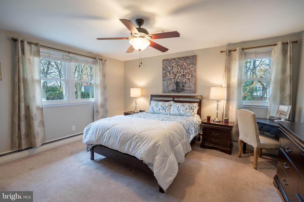 305 Llewellyn Rd