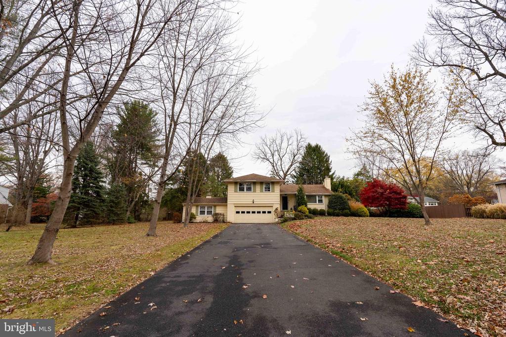 305 Llewellyn Rd