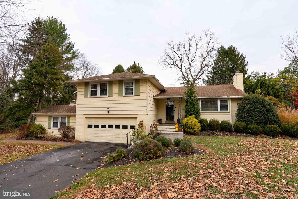 305 Llewellyn Rd